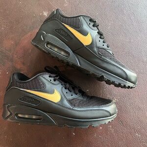 2018Nike Air Max 90 Essential 'Black Gold'  size 11